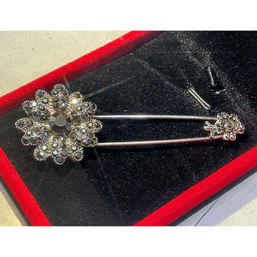 Brosa tip ac floriile Marcasite cu cutie cadou