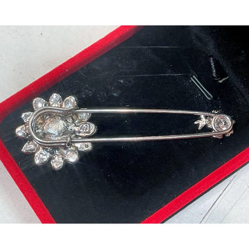 Brosa tip ac floriile Marcasite cu cutie cadou